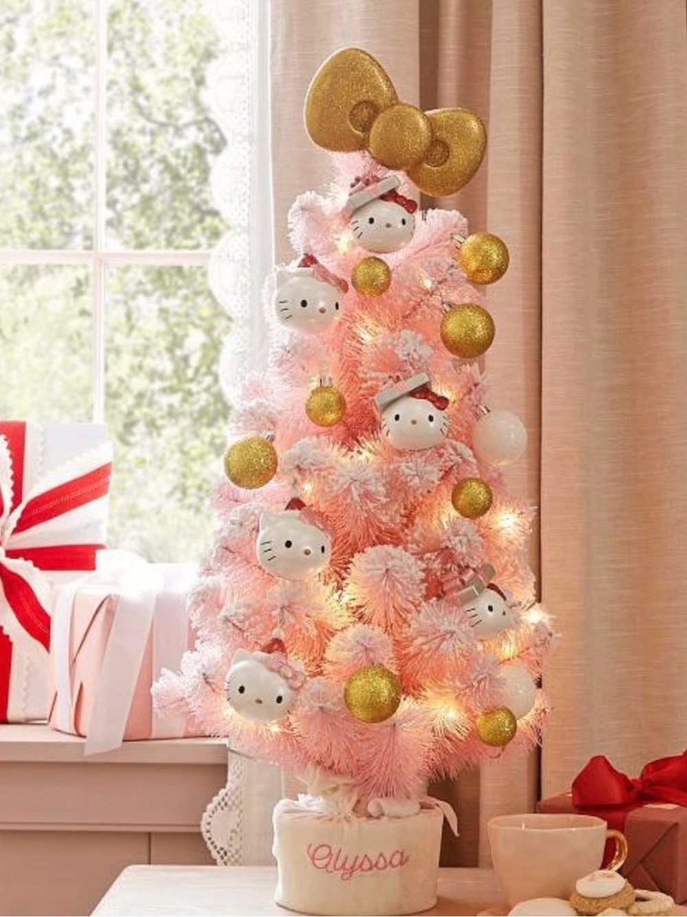 Pottery Barn Teen Hello Kitty Christmas tree

2ft prelit with ornaments